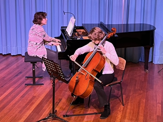 Piano cello duo Ellen en Anneke